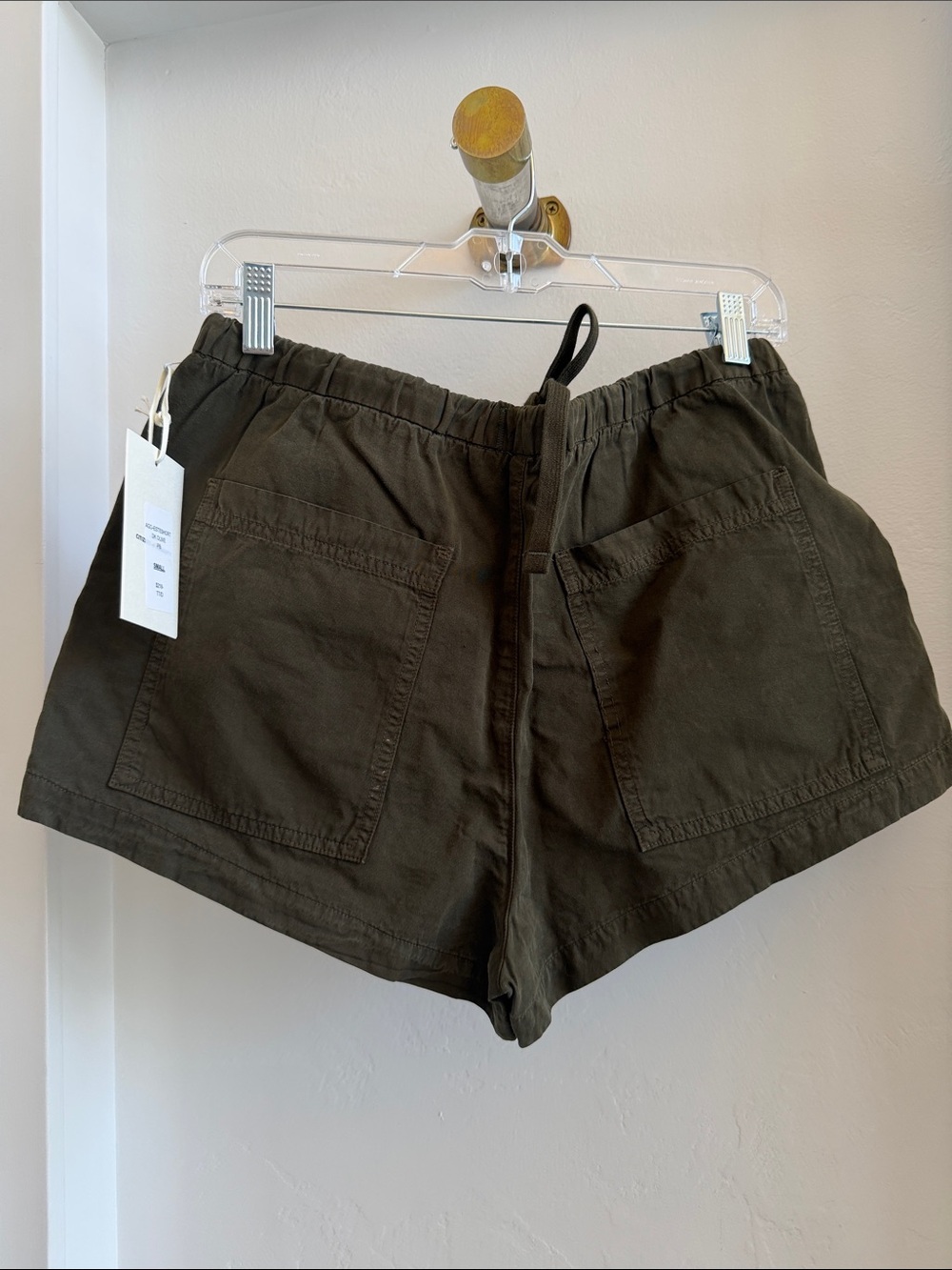 Citizens of Humanity Este Drawstring Shorts in Dark Olive. - Picture 2 of 3